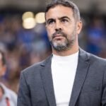 Artur Jorge revela conversa direta com Gerson no Cruzeiro: 'Às vezes espero mais'