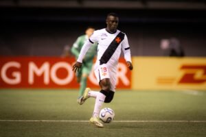 Escalação do Vasco: Marino treina entre os titulares e pode receber chance contra o Botafogo