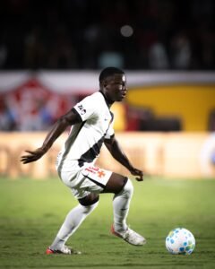A vez de Marino: atacante receberá chance no Vasco contra o Boca, clube que quase o contratou