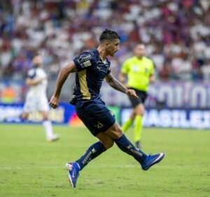 Kike Olivera retorna ao time titular do Bahia contra o Palmeiras