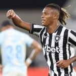 Com voltas de Danilo e Huguinho, Tite passa a ter elenco completo à disposição no Botafogo