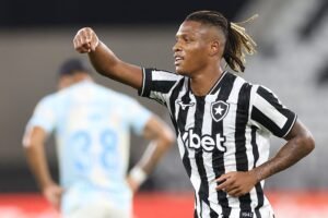 Com voltas de Danilo e Huguinho, Tite passa a ter elenco completo à disposição no Botafogo