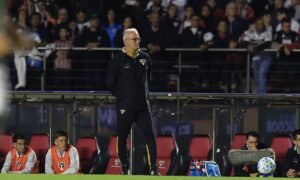 Dorival classifica momento do São Paulo como inexplicável após derrota para o Santos