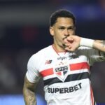 Clubes seguem com bets nas camisas em retorno do Brasileirão; saiba o motivo