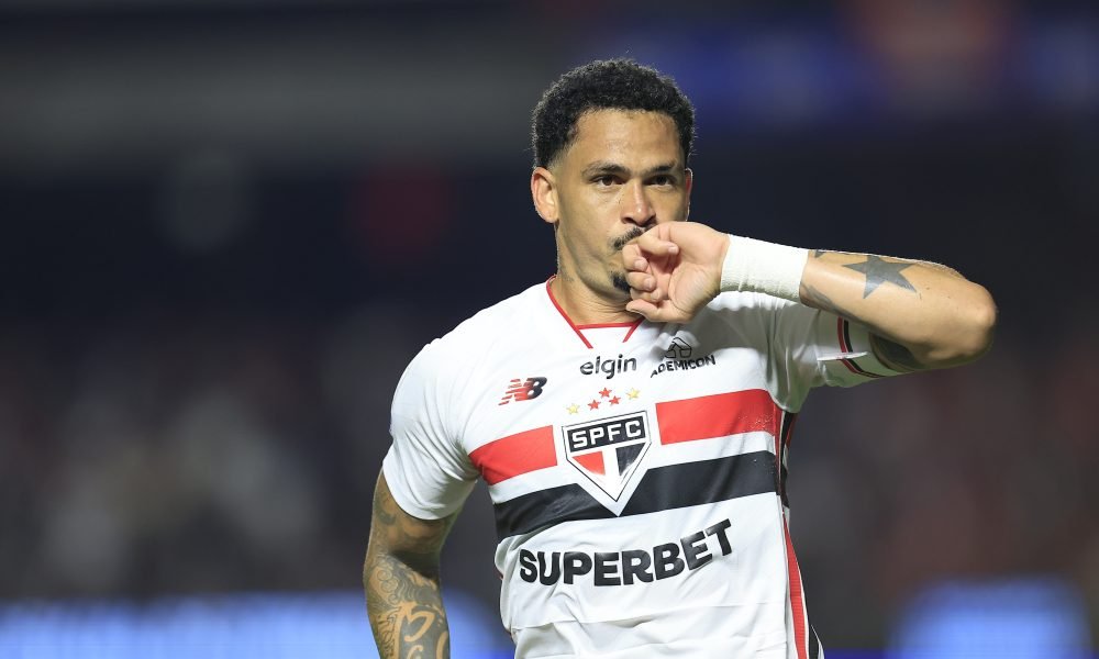 Clubes seguem com bets nas camisas em retorno do Brasileirão; saiba o motivo