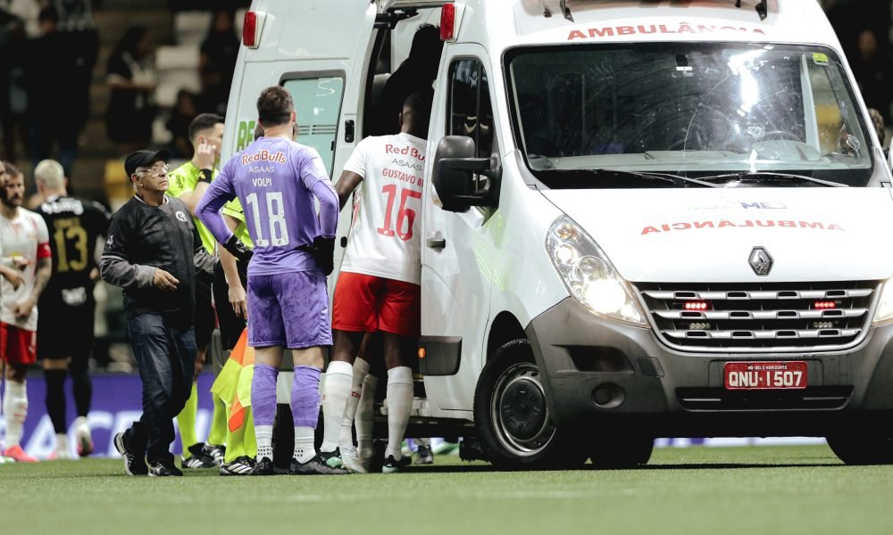 Red Bull Bragantino atualiza quadro de zagueiro que deixou o campo de ambulância