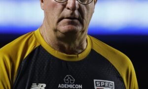Dorival valoriza apoio da torcida após vitória do São Paulo sobre o Vitória