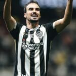 Atlético-MG vence o Coritiba e alcança marca importante na briga pela Libertadores