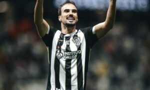 Atlético-MG vence o Coritiba e alcança marca importante na briga pela Libertadores