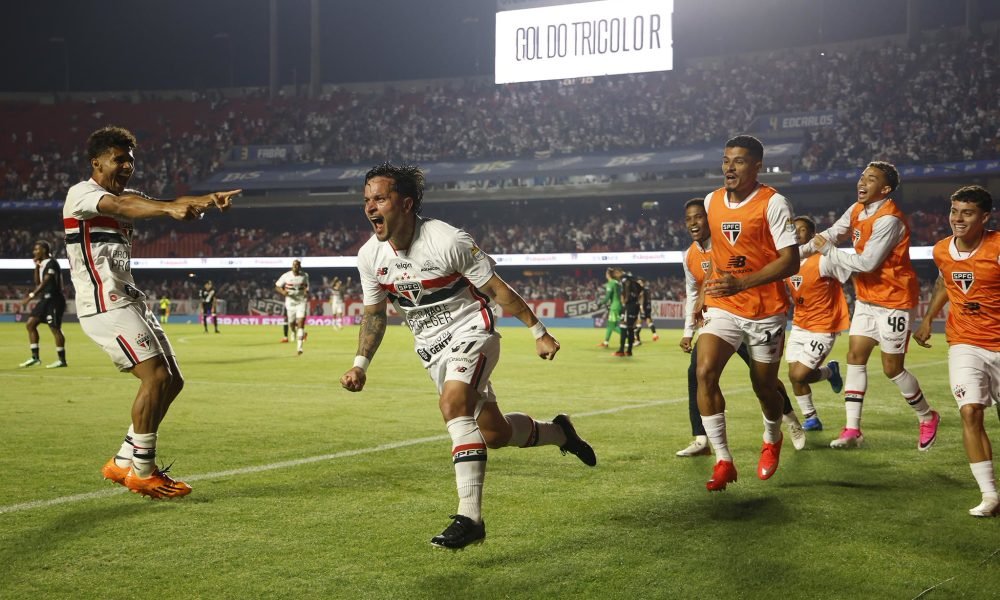São Paulo vence o Vasco e encontra no MorumBIS o caminho para subir no Brasileirão