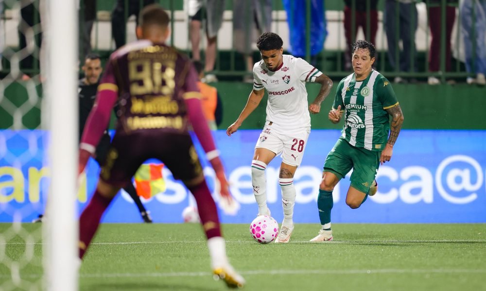 Fluminense sente eliminação na Libertadores e perde para o lanterna do Brasileirão