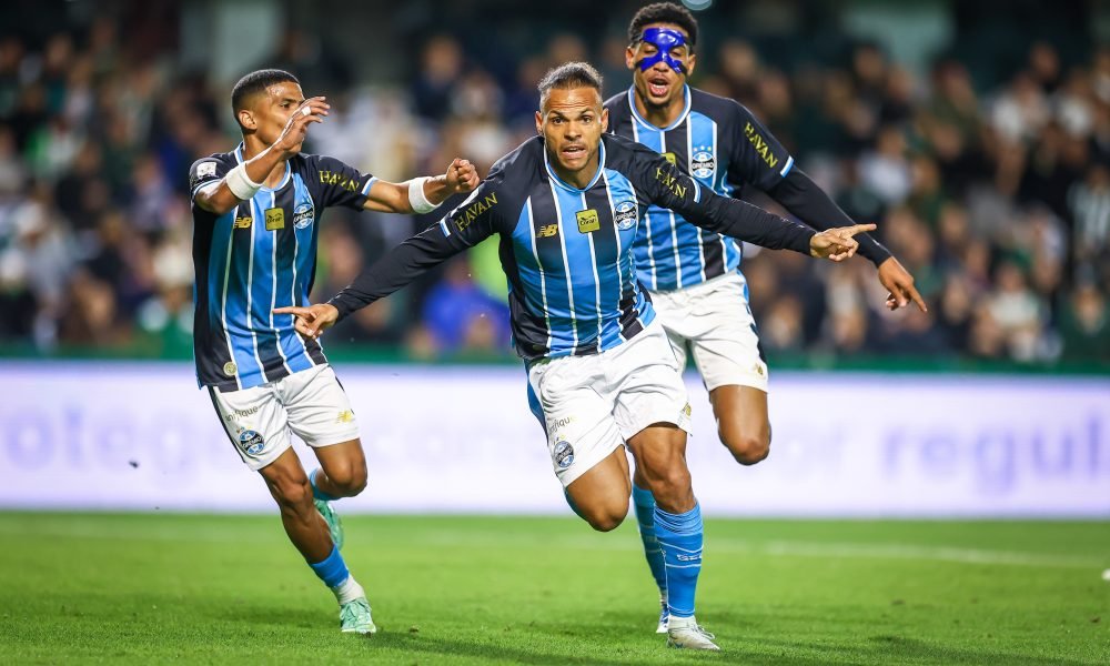 Grêmio vence o Coritiba, mas não deixa o Z-4