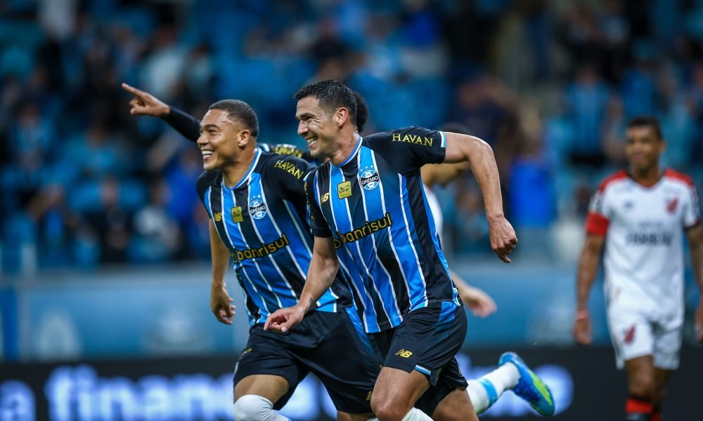 Grêmio vence o Athletico e deixa o Z4 do Brasileirão