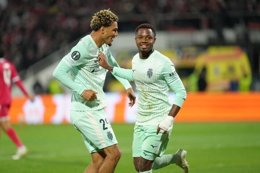 Ansu Fati e Brunner comemorando um dos gols do Mônaco (Foto: Divulgação/Mônaco)