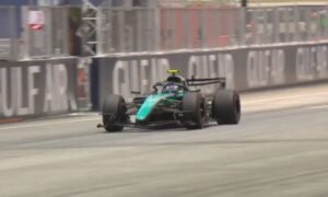 Antonelli faz o melhor tempo dos três treinos livres do GP do Bahrein, realizado na Malásia