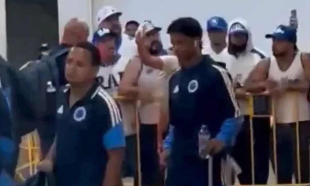Cruzeiro desembarca em BH sob forte protesto de torcedores após derrota para o Bragantino