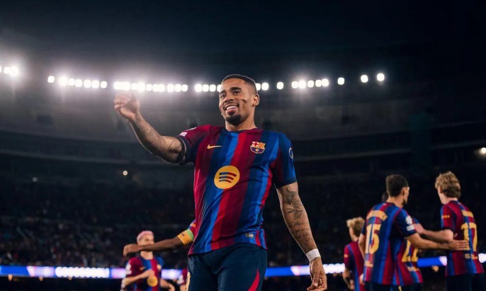 Gabriel Jesus se destaca no Barcelona e só fica atrás de Raphinha em participação de gols