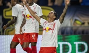 Remo e Bragantino empatam em jogo elétrico no Mangueirão