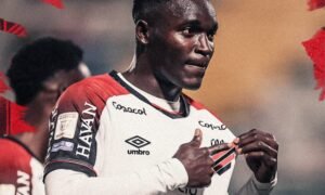 Athletico goleia Chapecoense e se mantém no G3