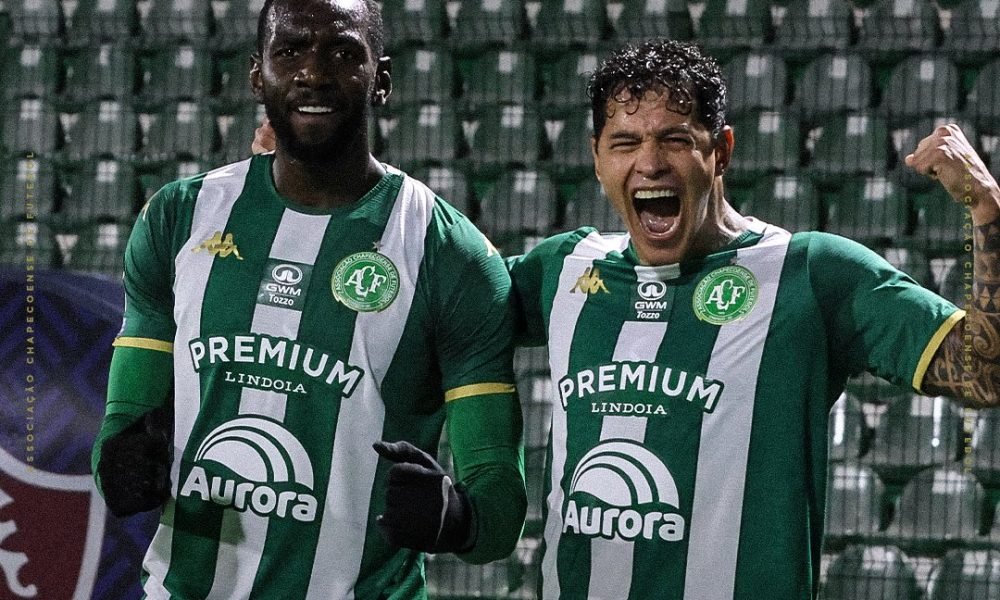 Chapecoense volta a vencer, mas permanece afundada no Brasileirão