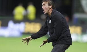 Cuca celebra campanha do Santos e projeta vaga na Libertadores