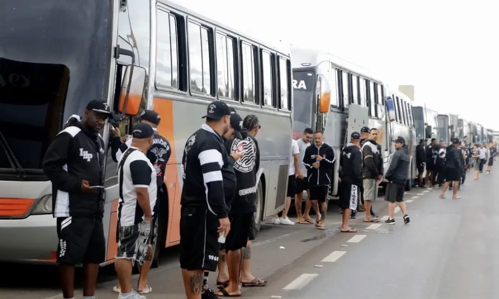 Organizadas pedem afastamento de Memphis e demissão de Paz.