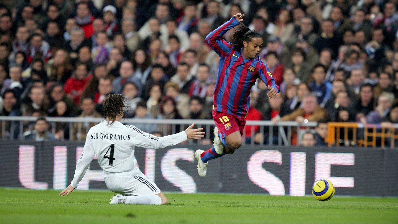MOMENTOS EM QUE RONALDINHO PROVOU SER O MELHOR DO MUNDO PELO BARCELONA