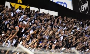 Lateral da Ponte Preta abre o jogo após rebaixamento para Série C: "Bizarro o que estamos vivendo"