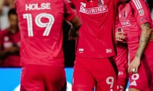 Rafael Navarro marca duas vezes, dá duas assistências e comanda goleada do St. Louis City