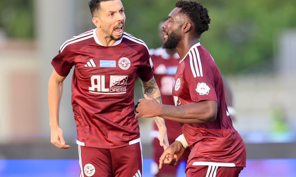 Com assistência de brasileiro, Al Faisaly vence a primeira na Liga Saudita