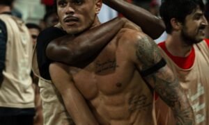 Mateusão marca na prorrogação e garante Shabab Al Ahli nas quartas da Copa dos Presidentes