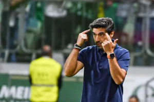 Abel defende Giay, elogia Leila e revela decisão sobre Paulinho