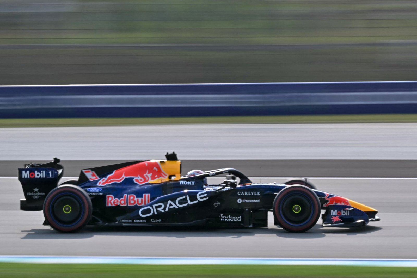 GP do Bahrein: Verstappen faz 1ª pole de 2026 e Bortoleto larga em 10º