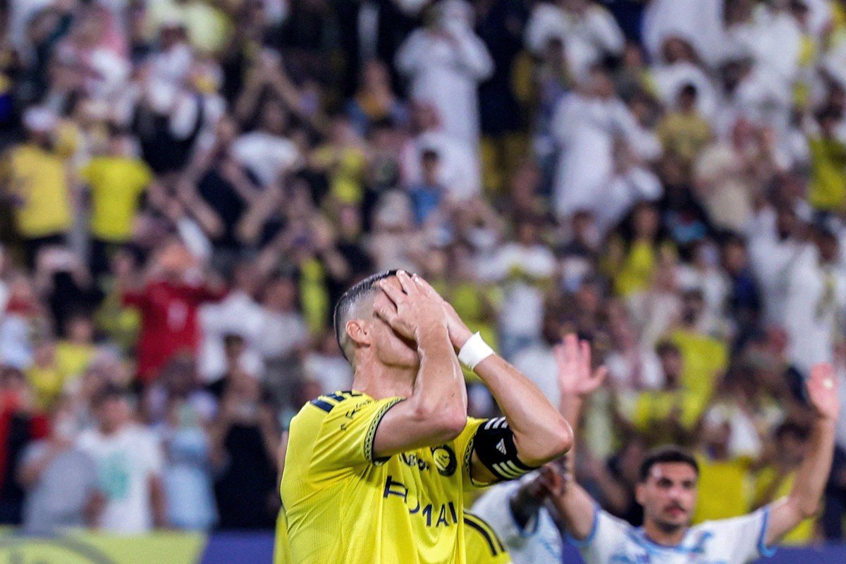 Cristiano Ronaldo desperdiça pênalti, perde chance sem goleiro e fica zerado em vitória do Al-Nassr