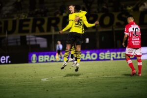 Fábio Matias lamenta gols sofridos pelo CRB na bola parada e reclama da arbitragem