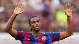 Manchester United avalia Alejandro Balde, do Barcelona
