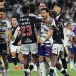 Romero e Paredes rebatem provocação de Thiago Mendes: 'Respeitar a camisa'