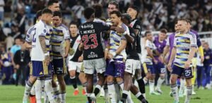 Romero e Paredes rebatem provocação de Thiago Mendes: 'Respeitar a camisa'