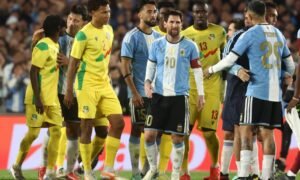 Treinador do Benin reclama de tratamento em despedida de Messi
