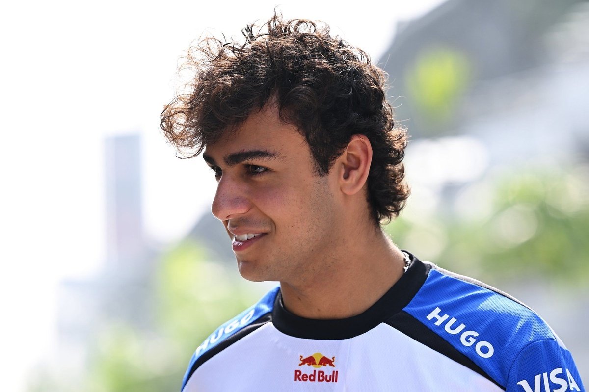 F1: Lindblad troca de motor e larga no fundo do grid em Sepang