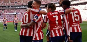Atlético de Madri comemora gol de Grimaldo contra o Real Madrid pelo Campeonato Espanhol