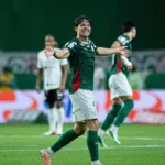 Agustín Giay dá a volta por cima e recebe elogios de ex-lateral do Palmeiras