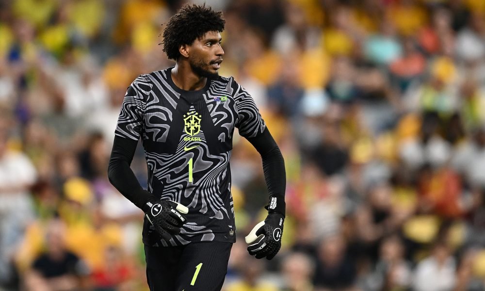 Ex-goleiro da Seleção critica Hugo Souza: 'Movimento de jogador amador'