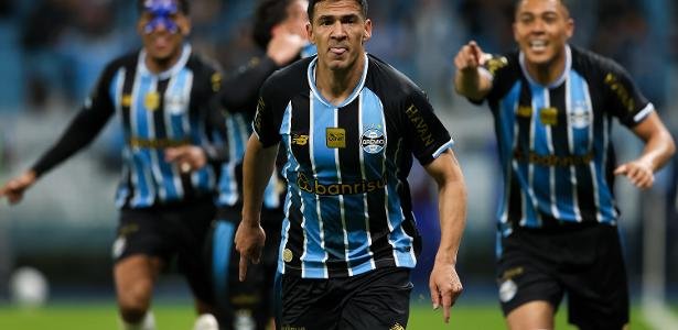 Balbuena, do Grêmio, comemora gol contra o Athletico, pelo Brasileirão