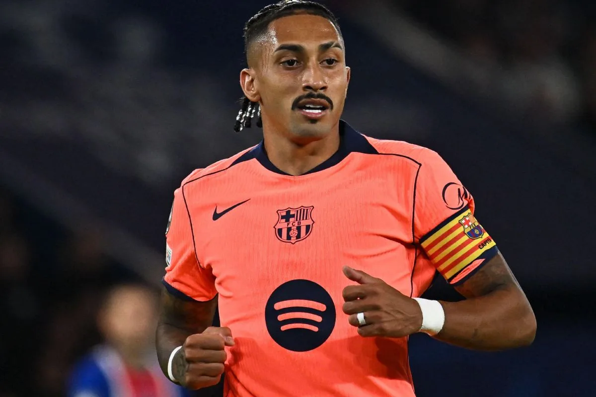 Raphinha renova com Barcelona até 2030