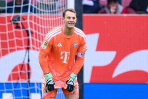 Neuer tem falha bizarra e Bayern de Munique empata com Augsburg