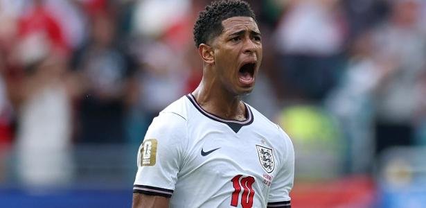 Bellingham celebra gol da Inglaterra sobre a Noruega em duelo da Copa do Mundo