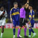 Andrés Gómez se irrita com arbitragem, toca em juiz e acaba expulso; veja lance