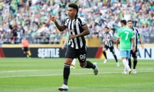 Igor Jesus responde se jogaria no Flamengo e reforça identificação com o Botafogo