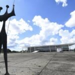 Escultura Os Candangos na Praça dos Três Poderes, em Brasília
